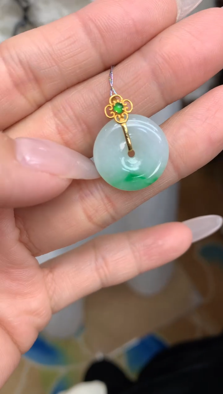 【闪购商品】翡翠颈饰18K金镶嵌平安扣