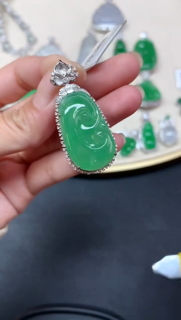 【闪购商品】翡翠吊坠(不含链)18K金镶嵌吊坠A310|19800
