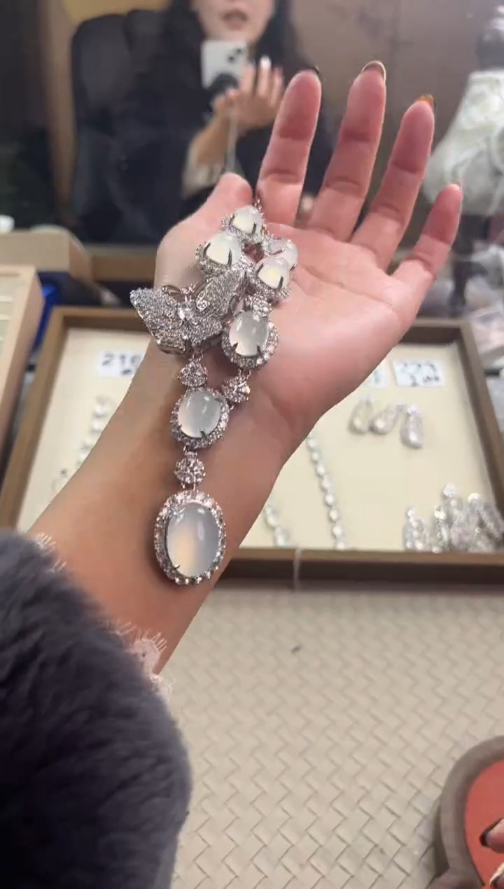 手镯玛瑙/玉髓合金蝴蝶套链