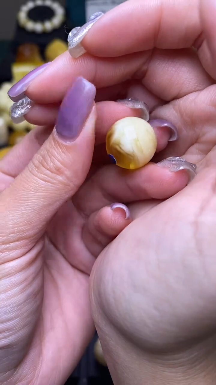 【闪购商品】琥珀裸石未镶嵌葵. 70