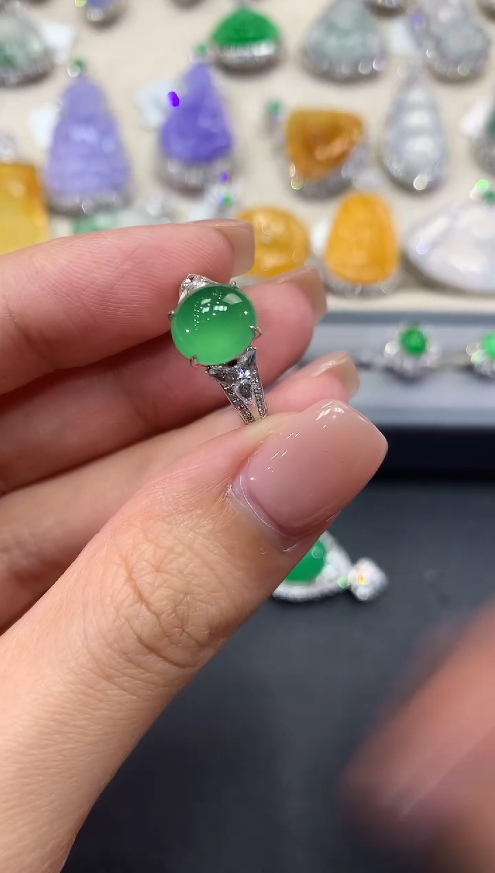 【闪购商品】翡翠戒指18K金镶嵌q55           