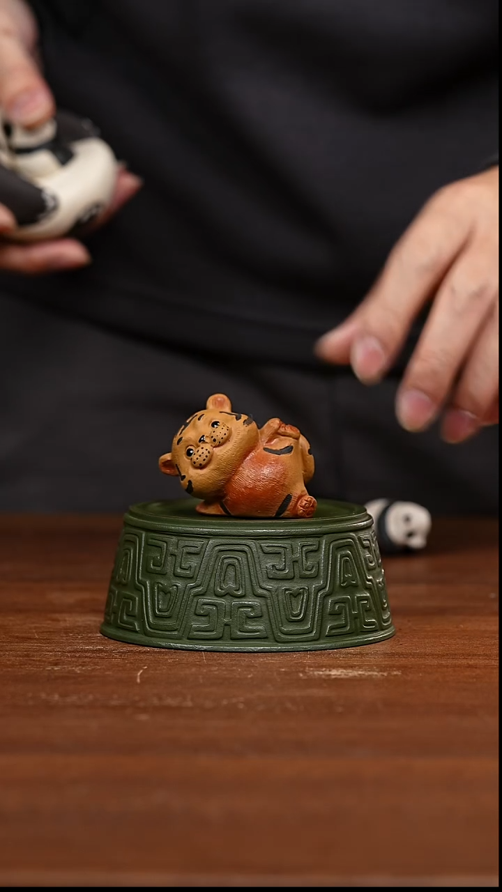 茶壶紫砂伸腿老虎茶宠