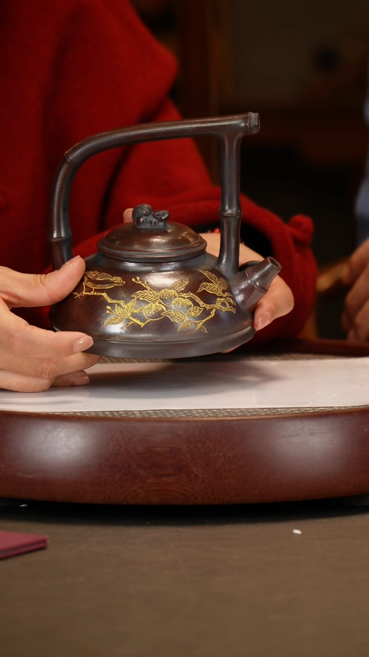 【闪购商品】紫砂茶壶【鲍宜明】古乌泥提梁套组