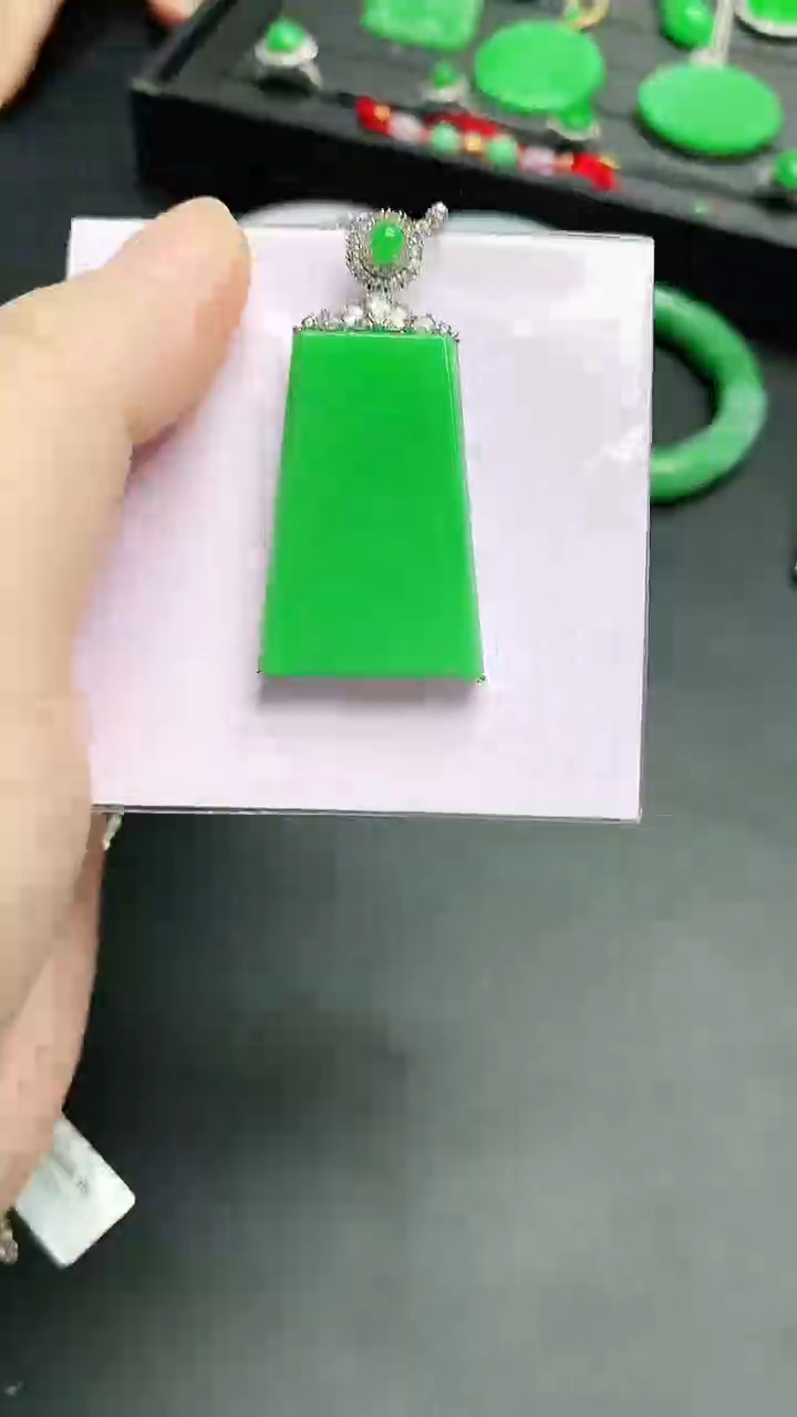 颈饰18K金镶嵌翡翠梦*赠礼盒证书