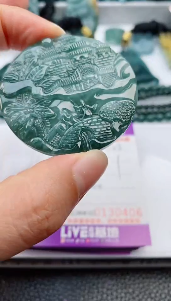 【闪购商品】翡翠颈饰未镶嵌            