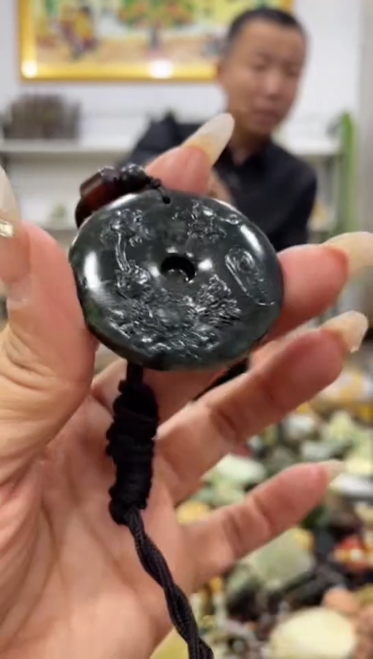 未镶嵌蛇纹石玉吊坠    