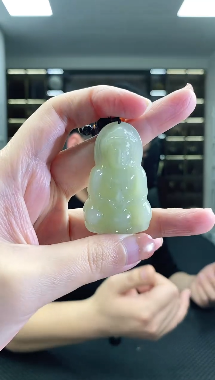 颈饰未镶嵌和田玉正装观音吊坠