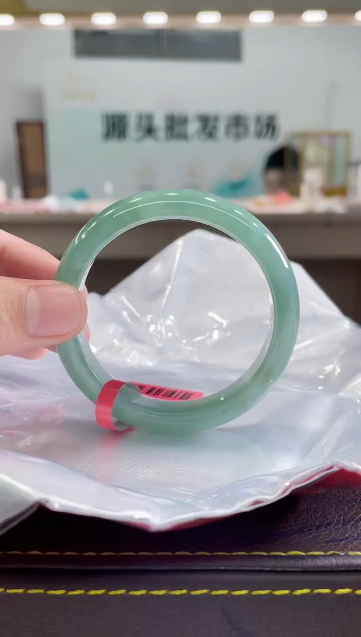 【闪购商品】翡翠手镯未镶嵌手镯