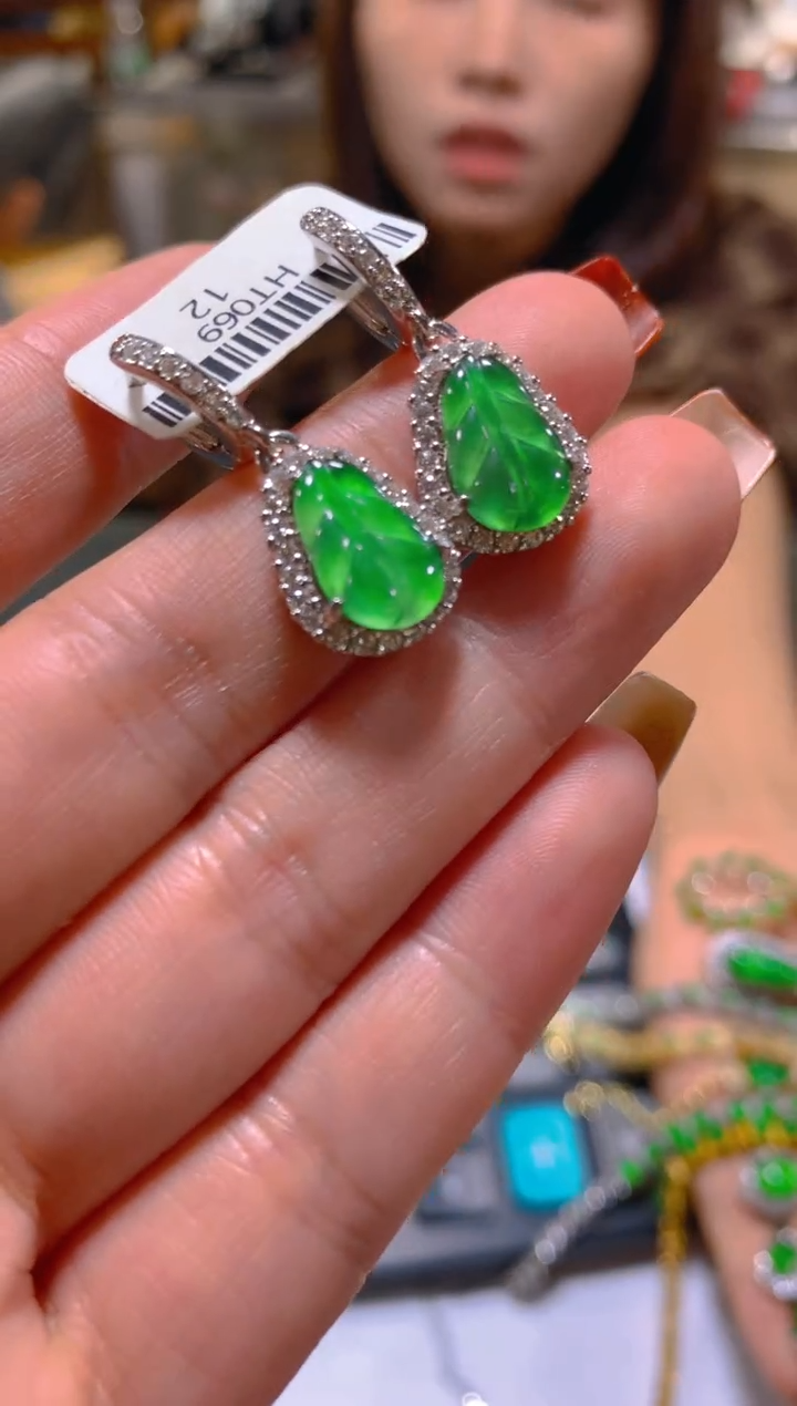 未镶嵌翡翠耳饰多样性发一