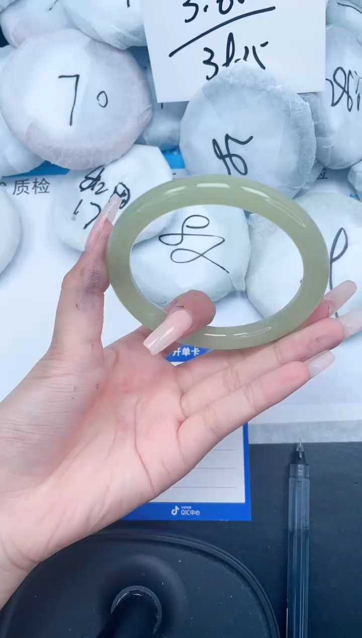 【闪购商品】石英质玉手镯未镶嵌473-
