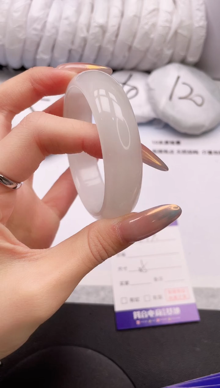 【闪购商品】石英质玉手镯未镶嵌16K313-54