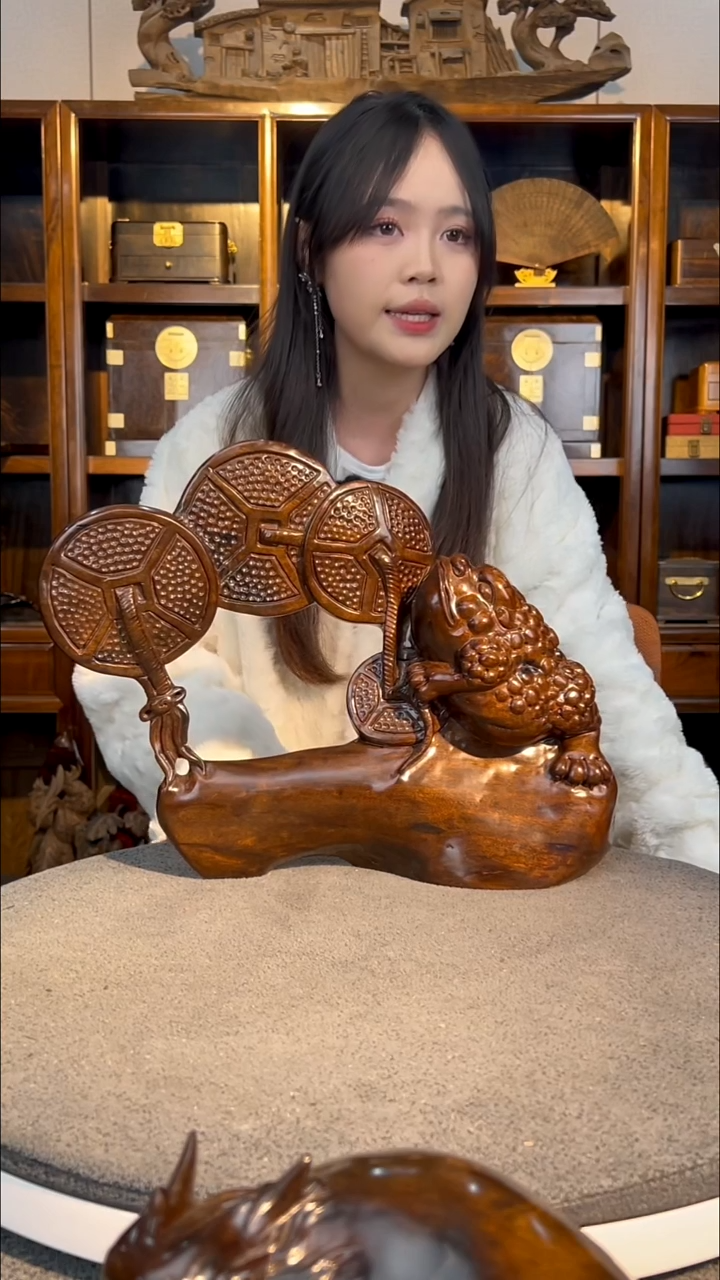 【闪购商品】金丝楠木雕金蟾抱财