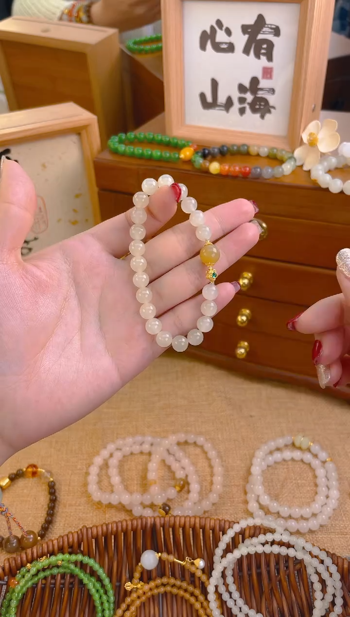 手链18K金镶嵌和田玉蜂蜜水