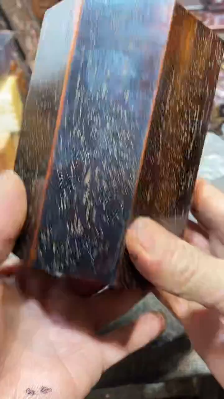 木木雕款笔筒一个