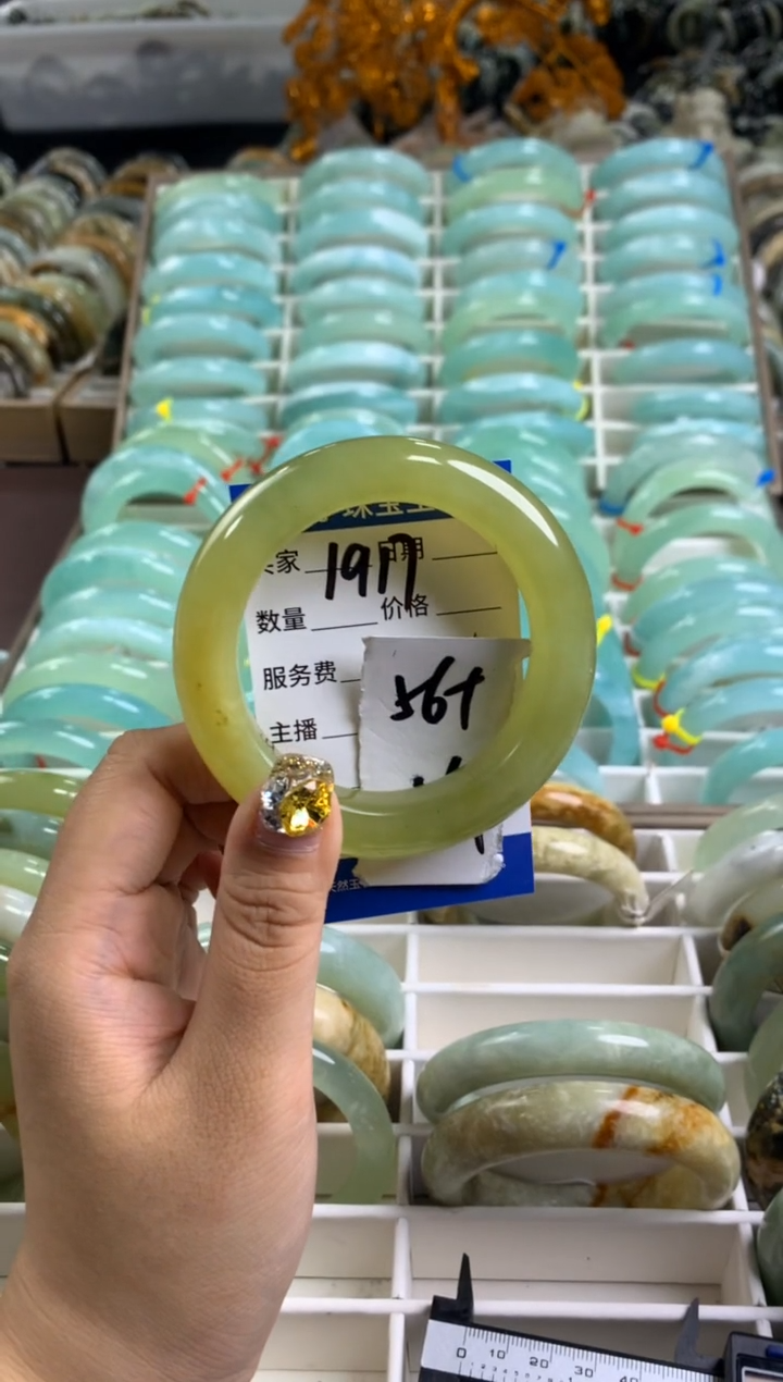 【闪购商品】蛇纹石玉手镯未镶嵌1917