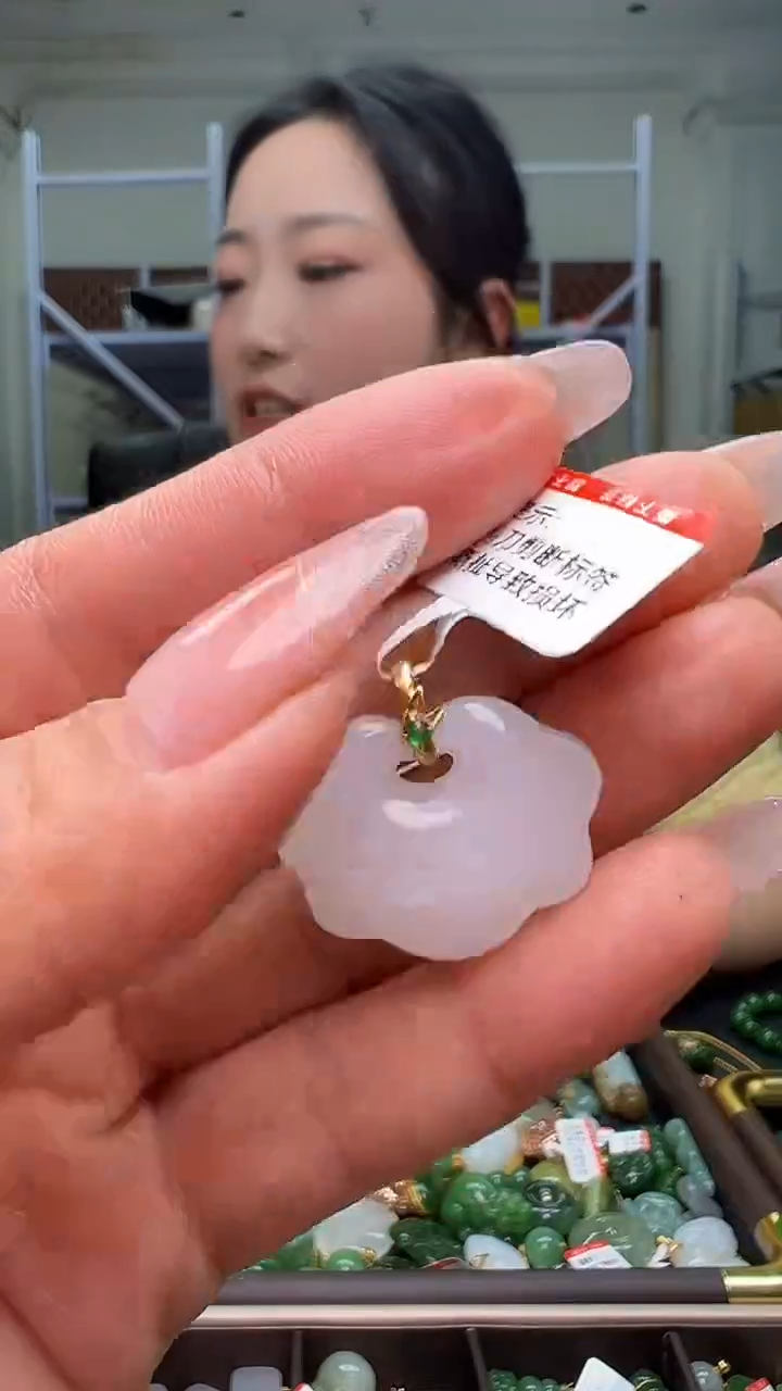 颈饰18K金镶嵌和田玉（多样性发货.发其一）12.01.81