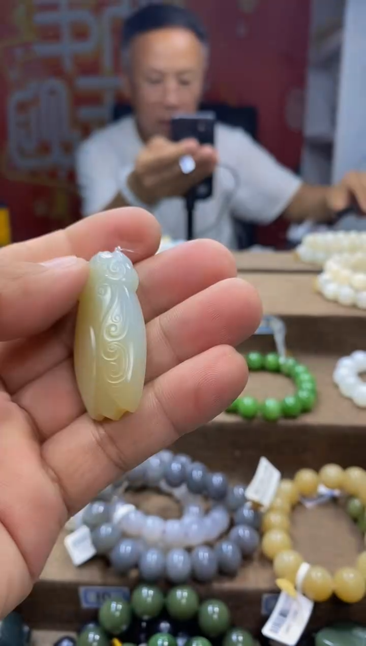 和田玉未镶嵌颈饰1