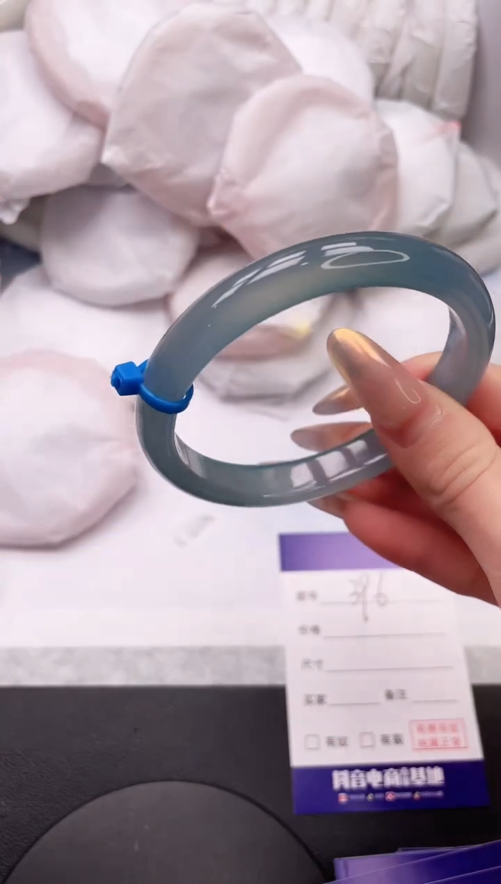 【闪购商品】石英质玉手镯未镶嵌15K396-62