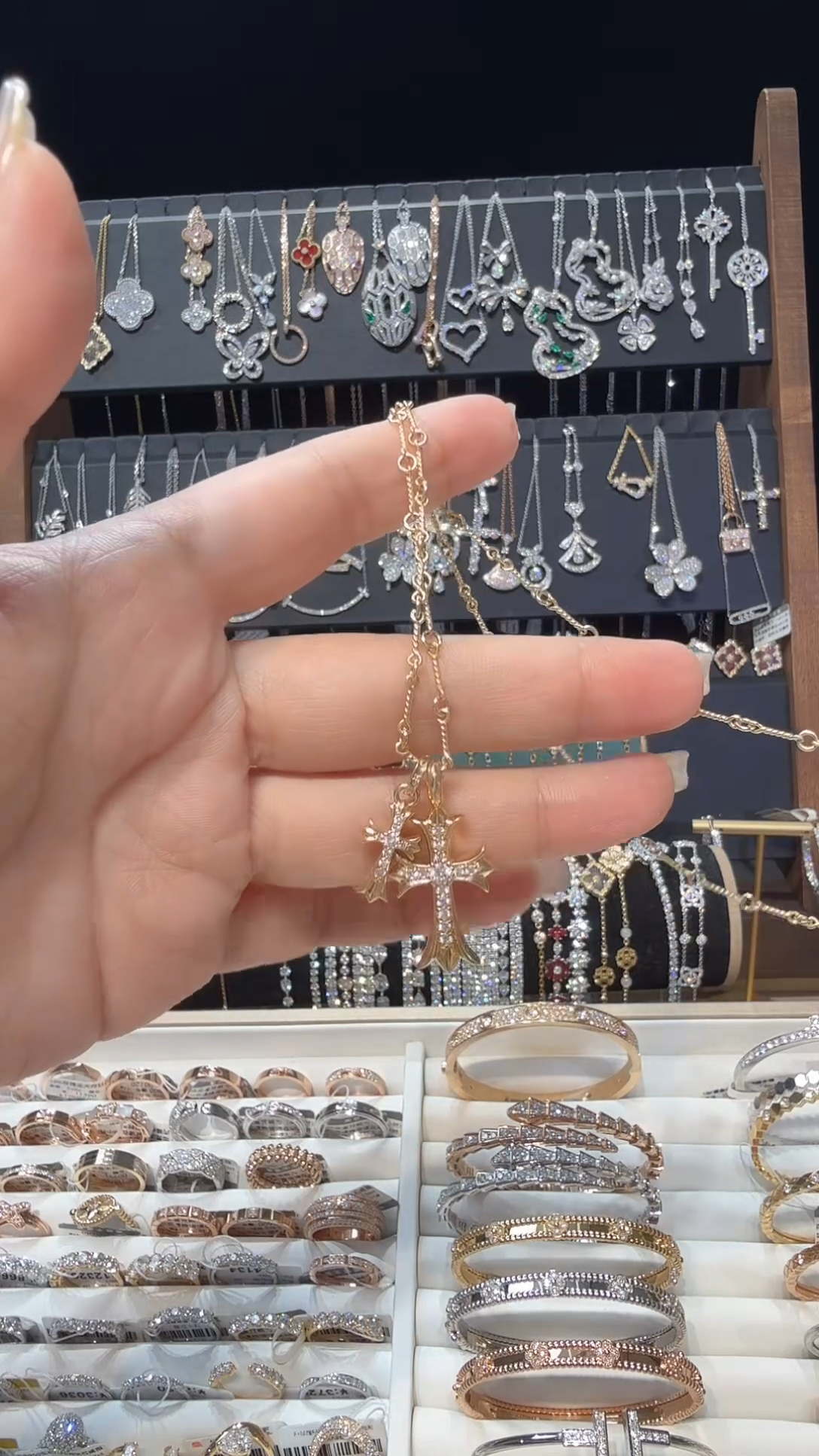 项链18K金镶嵌钻石项链