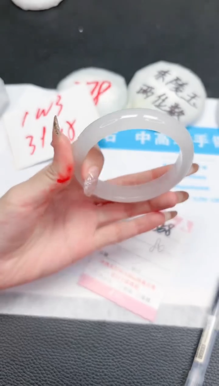【闪购商品】石英质玉手镯未镶嵌358-60.6