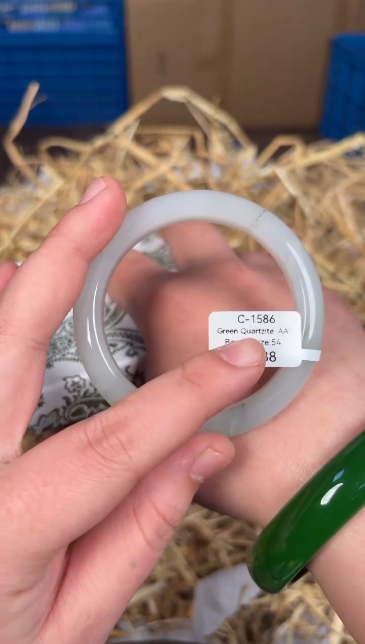 未镶嵌手镯石英质玉C1586