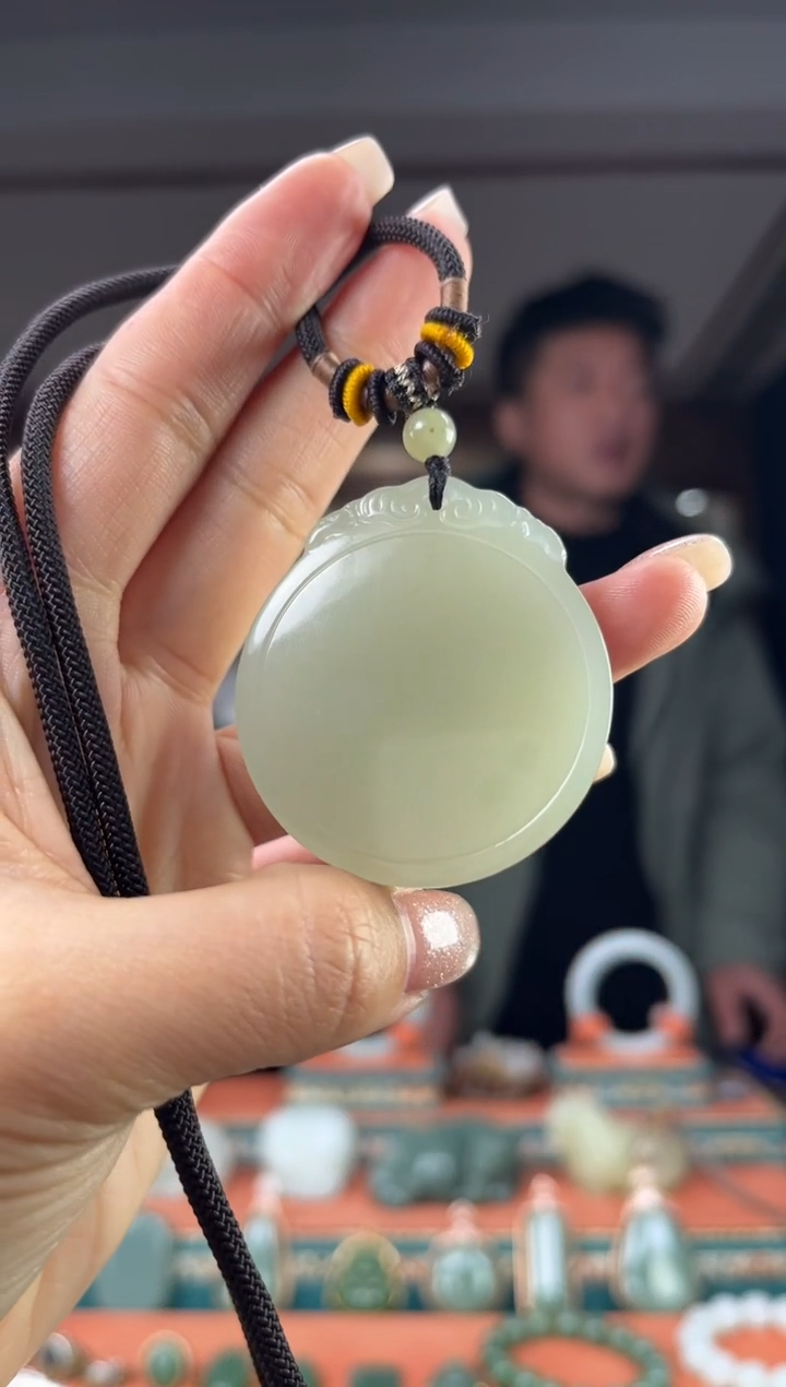 颈饰未镶嵌和田玉佩佩