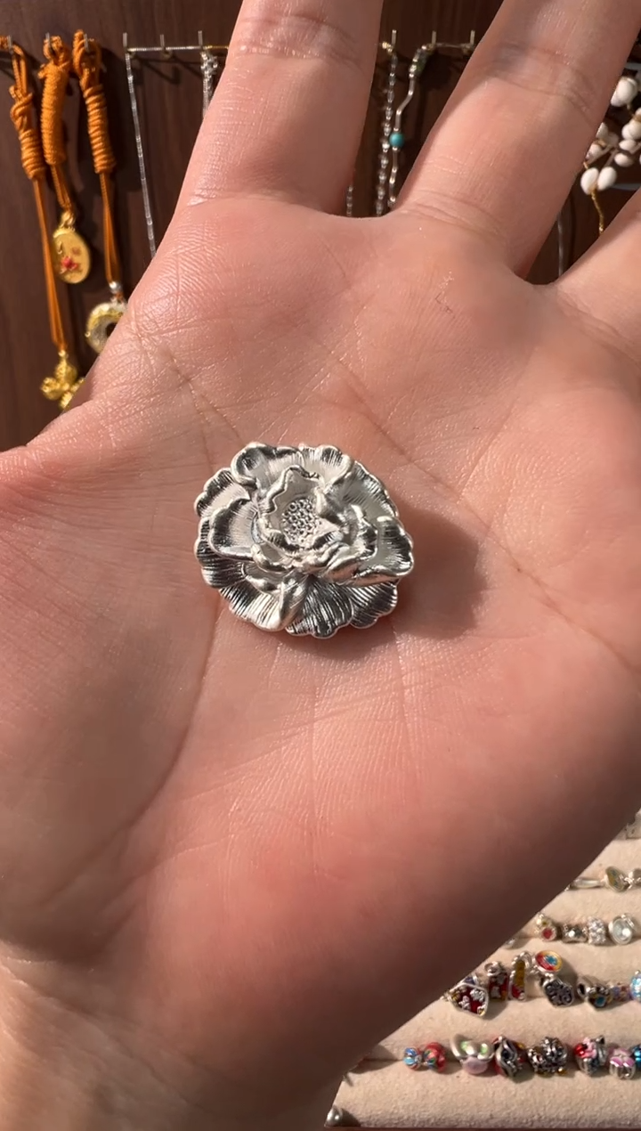 无足银上****7古法色小牡丹吊件