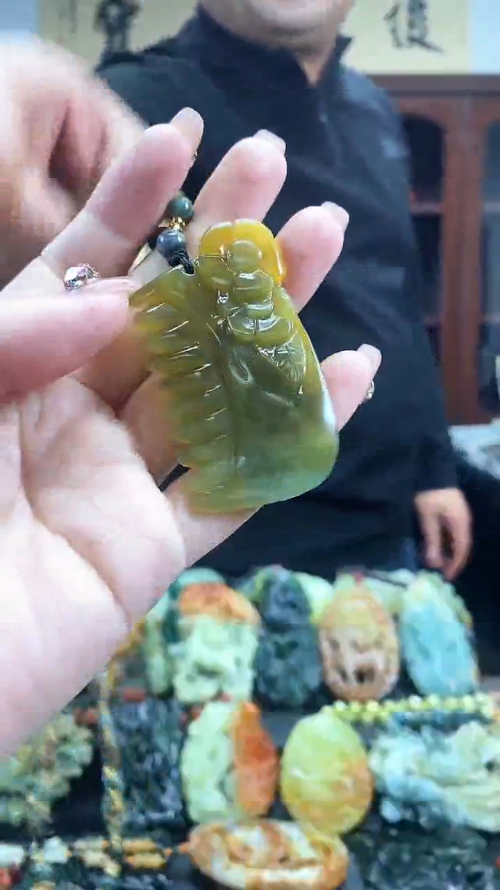 【闪购商品】蛇纹石玉吊坠未镶嵌·