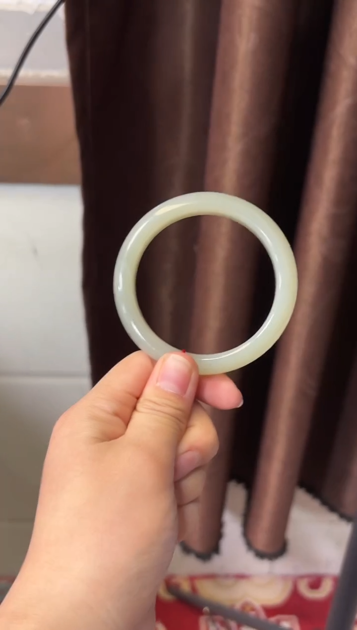 【闪购商品】和田玉手镯未镶嵌且末微色差近矿57+