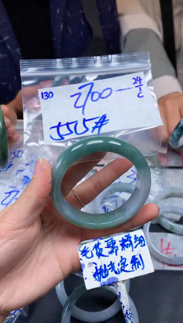 【闪购商品】定制翡翠未镶嵌130毛货需精细抛光手镯多样性拍一发一