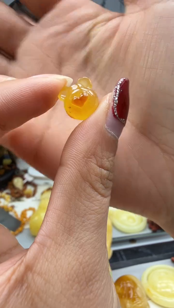 【闪购商品】琥珀裸石未镶嵌配饰