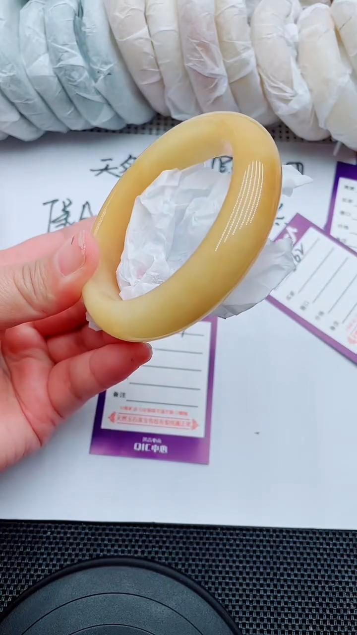 【闪购商品】石英质玉手镯未镶嵌B61-59-60