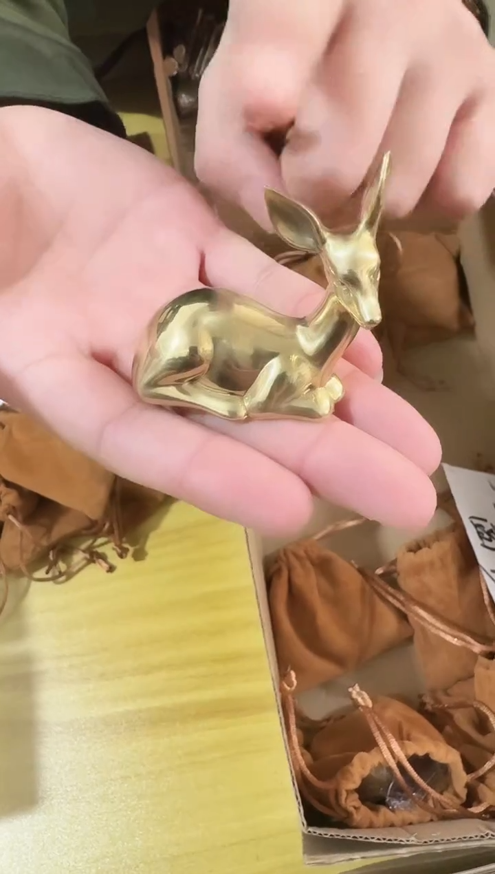 黄铜金色小鹿1个