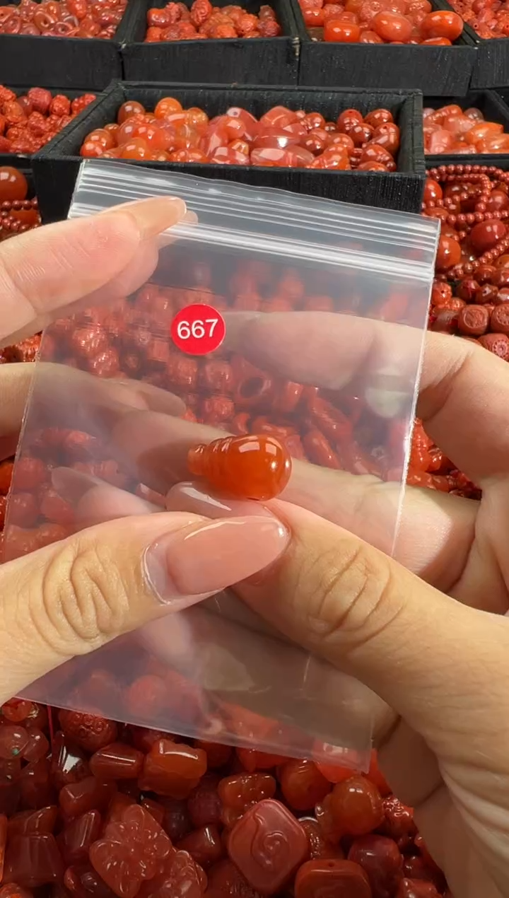 南红玛瑙未镶嵌颈饰1