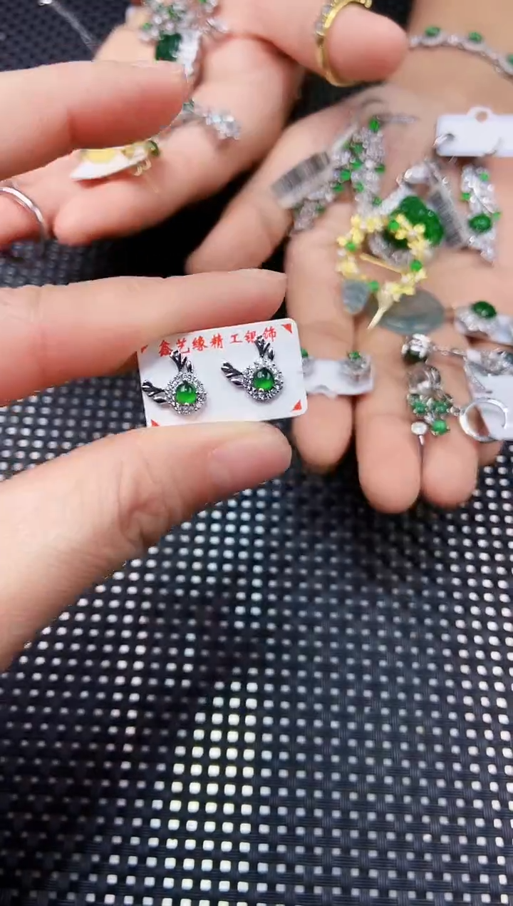 【闪购商品】翡翠耳饰未镶嵌11111111111