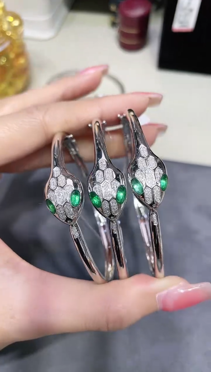 18K金镶嵌天然祖母绿手镯蛇镯 K白 多样性发其一