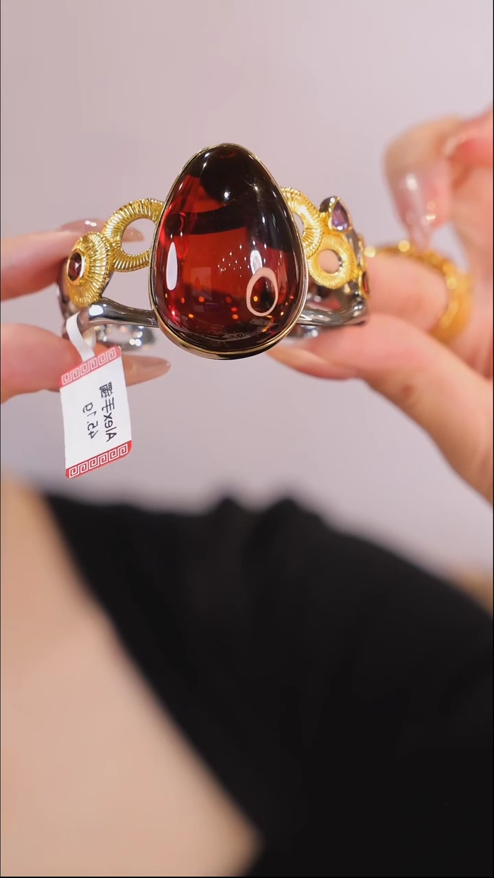 【闪购商品】血珀手镯银S925镀金镶嵌KGS088