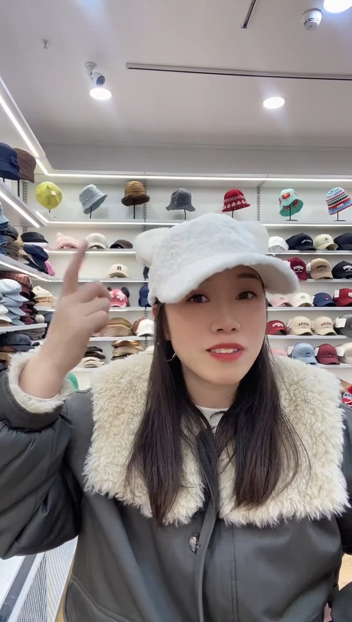 涤纶（聚酯纤维）白色耳朵棒球