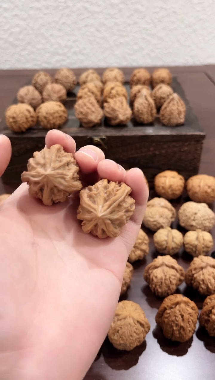 【闪购商品】文玩核桃吊坠曹大龙三棱