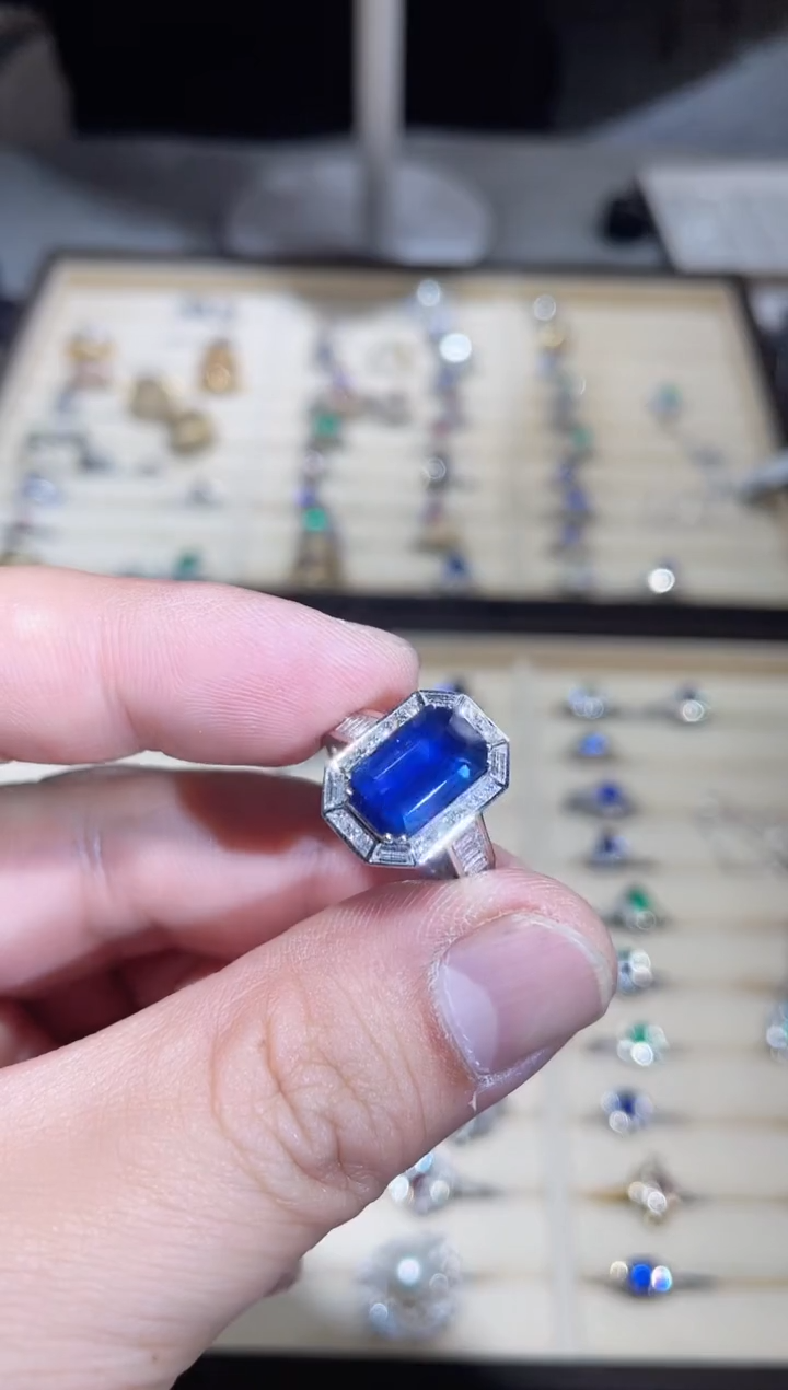 【闪购商品】蓝宝石戒指18K金镶嵌3.38ct