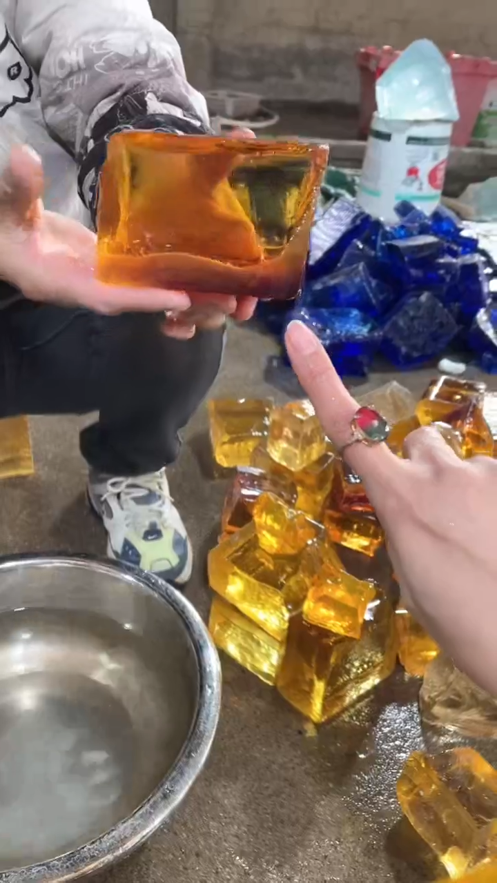 新疆五彩石原石摆件