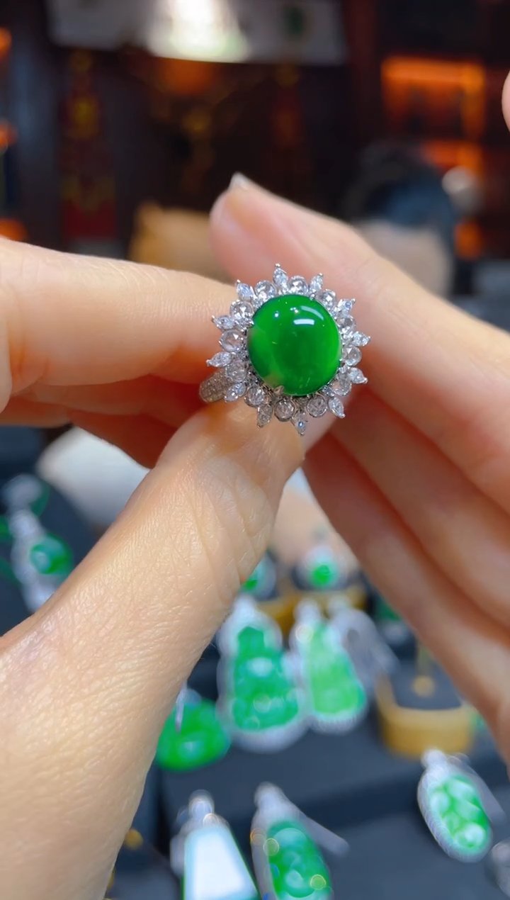 【闪购商品】翡翠戒指18K金镶嵌118565天然A货翡翠蛋面戒指