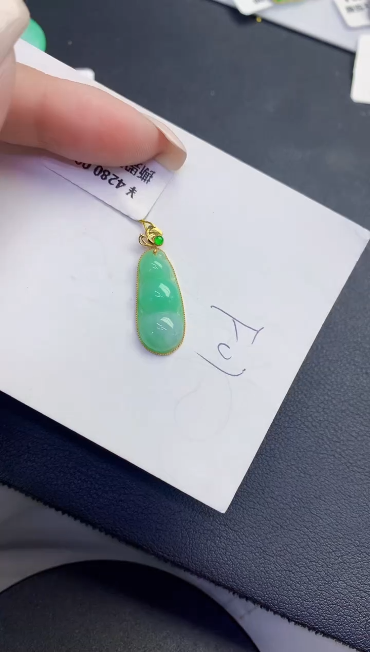 颈饰18K金镶嵌翡翠缅甸天然翡翠A货