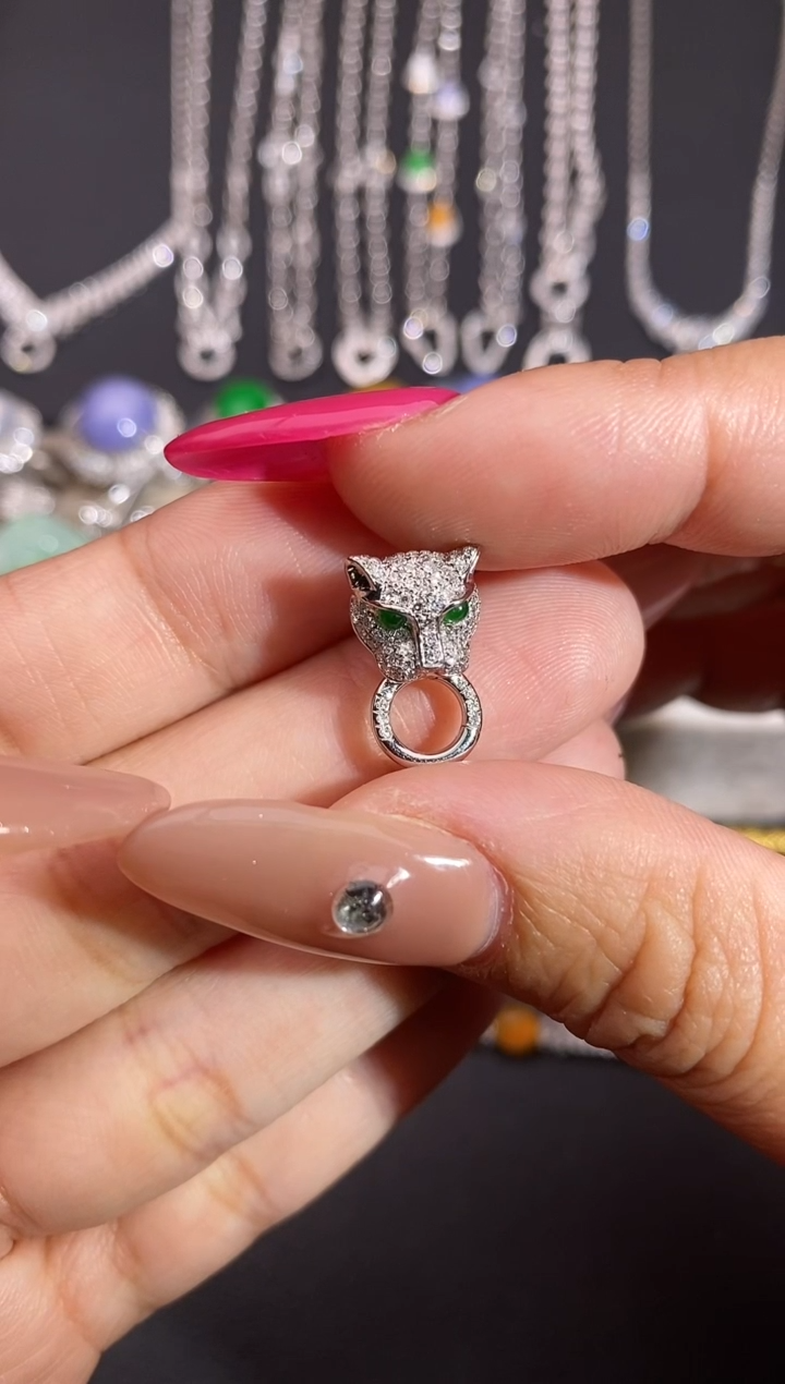 颈饰18K金镶嵌翡翠吊坠