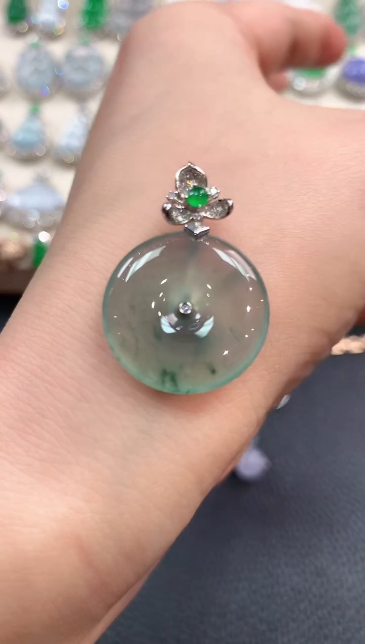 【闪购商品】翡翠吊坠(不含链)18K金镶嵌n41       