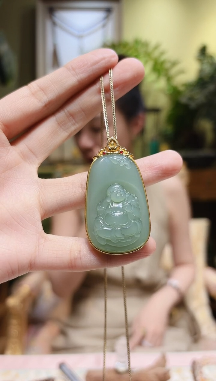 和田玉18K金镶嵌颈饰粉青吊坠Z