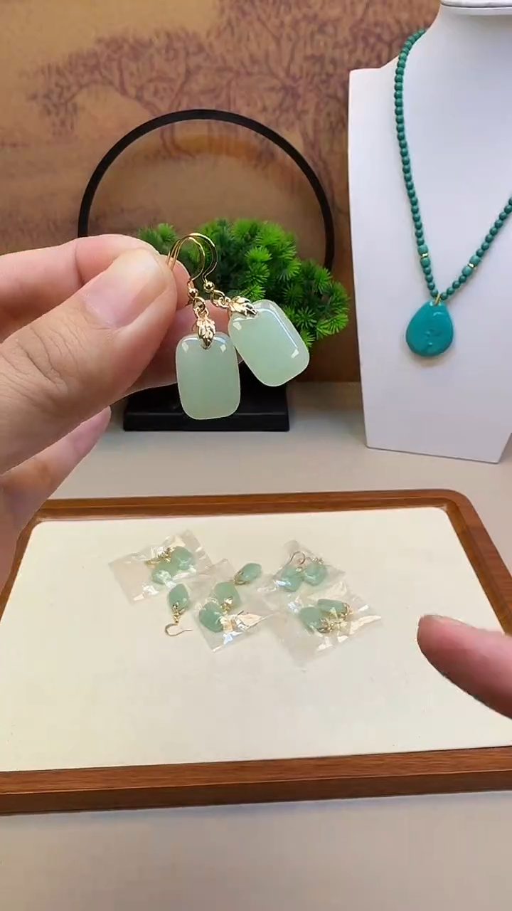 14K金镶嵌和田玉耳饰E150 