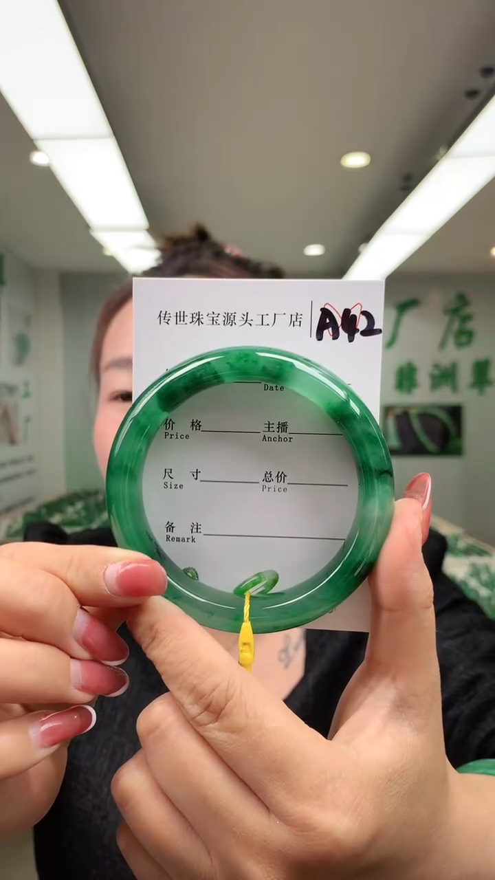 【闪购商品】石英质玉未镶嵌手镯60+