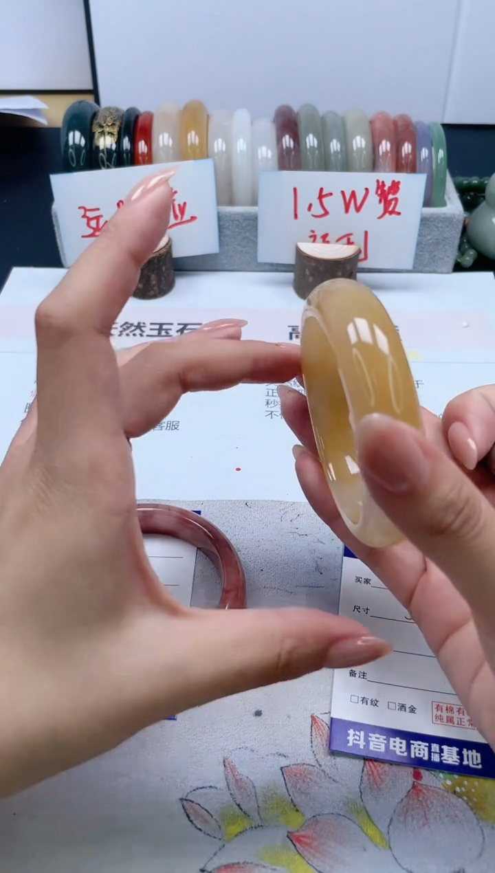 【闪购商品】石英质玉手镯未镶嵌67/59.3