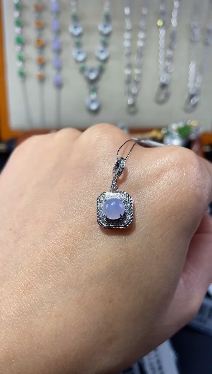 【闪购商品】翡翠颈饰18K金镶嵌吊坠